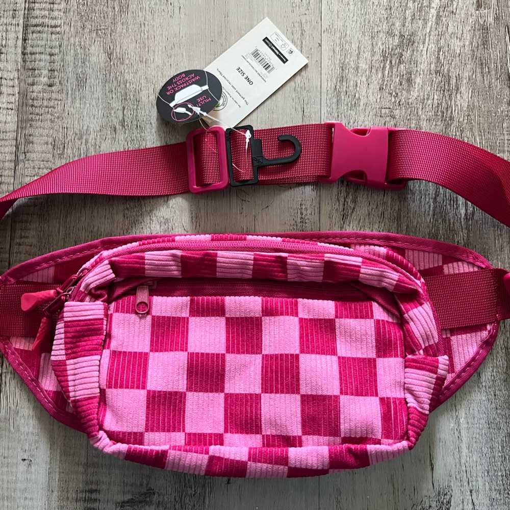 No Boundaries Women's Hands Free Rectangular Fanny Pack Rose Sangria Checker